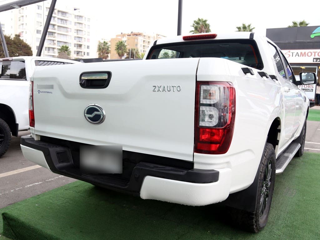 ZX Auto Terralord 2.5 Lux Plus Mt 4x2 Diesel año 2023