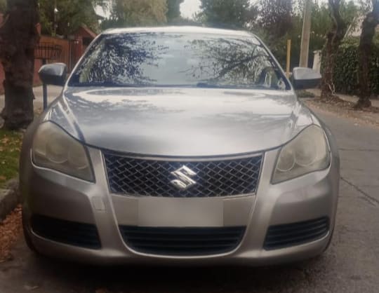 SUZUKI KIZASHI 2.4 Sedan Glx Mt año 2011