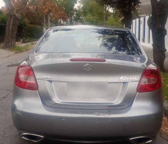 SUZUKI KIZASHI 2.4 Sedan Glx Mt año 2011