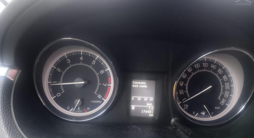 SUZUKI KIZASHI 2.4 Sedan Glx Mt año 2011