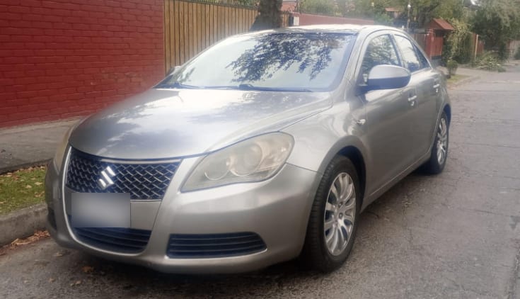 SUZUKI KIZASHI 2.4 Sedan Glx Mt año 2011