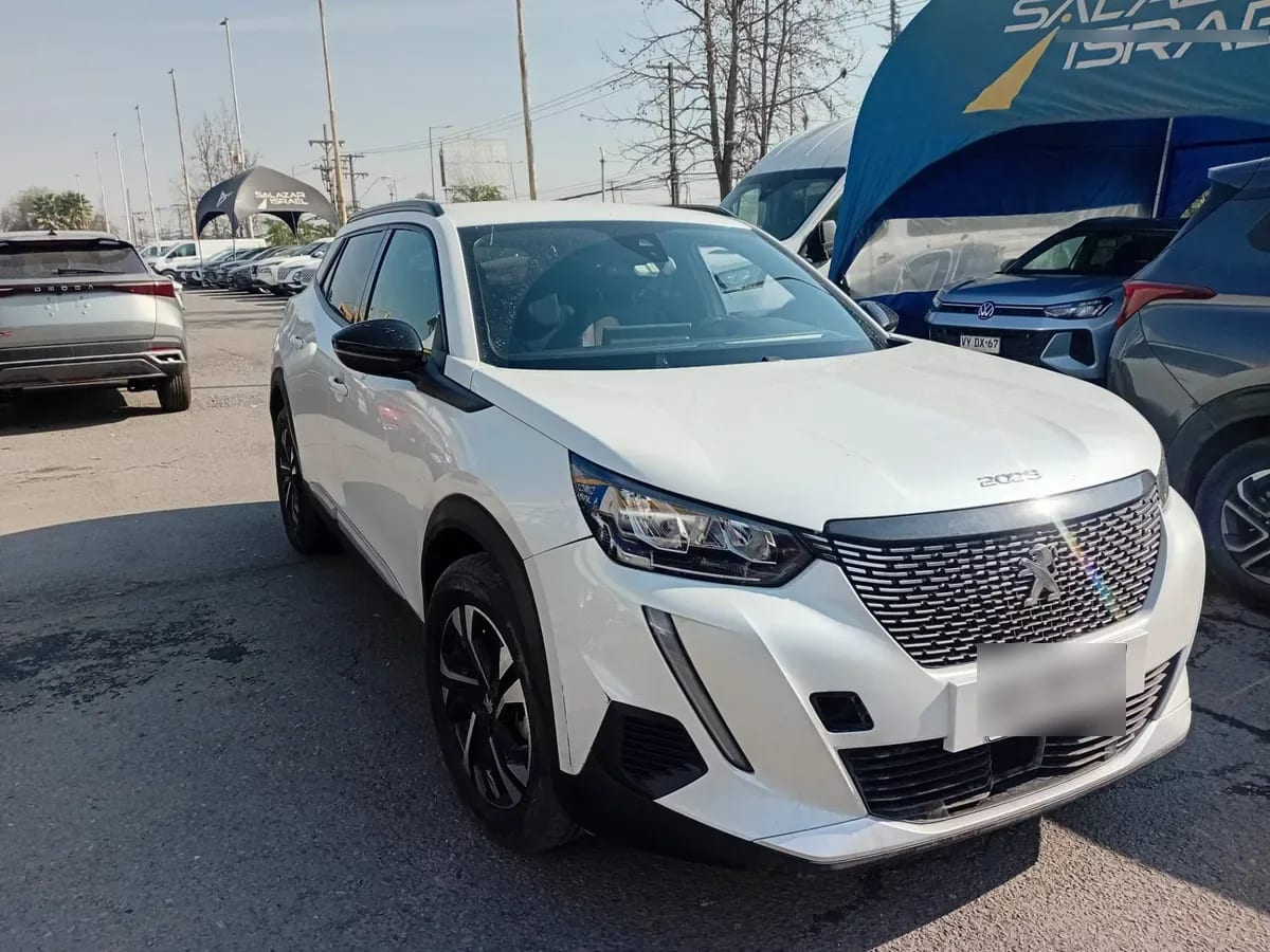 Peugeot 2008 1.5 Allure Bluehdi 130 4x2 At 5p año 2023