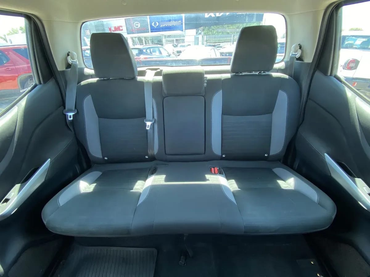 Nissan Navara 2.3d Xe Diesel 4x2 Dob.cab. Mt 4p año 2024