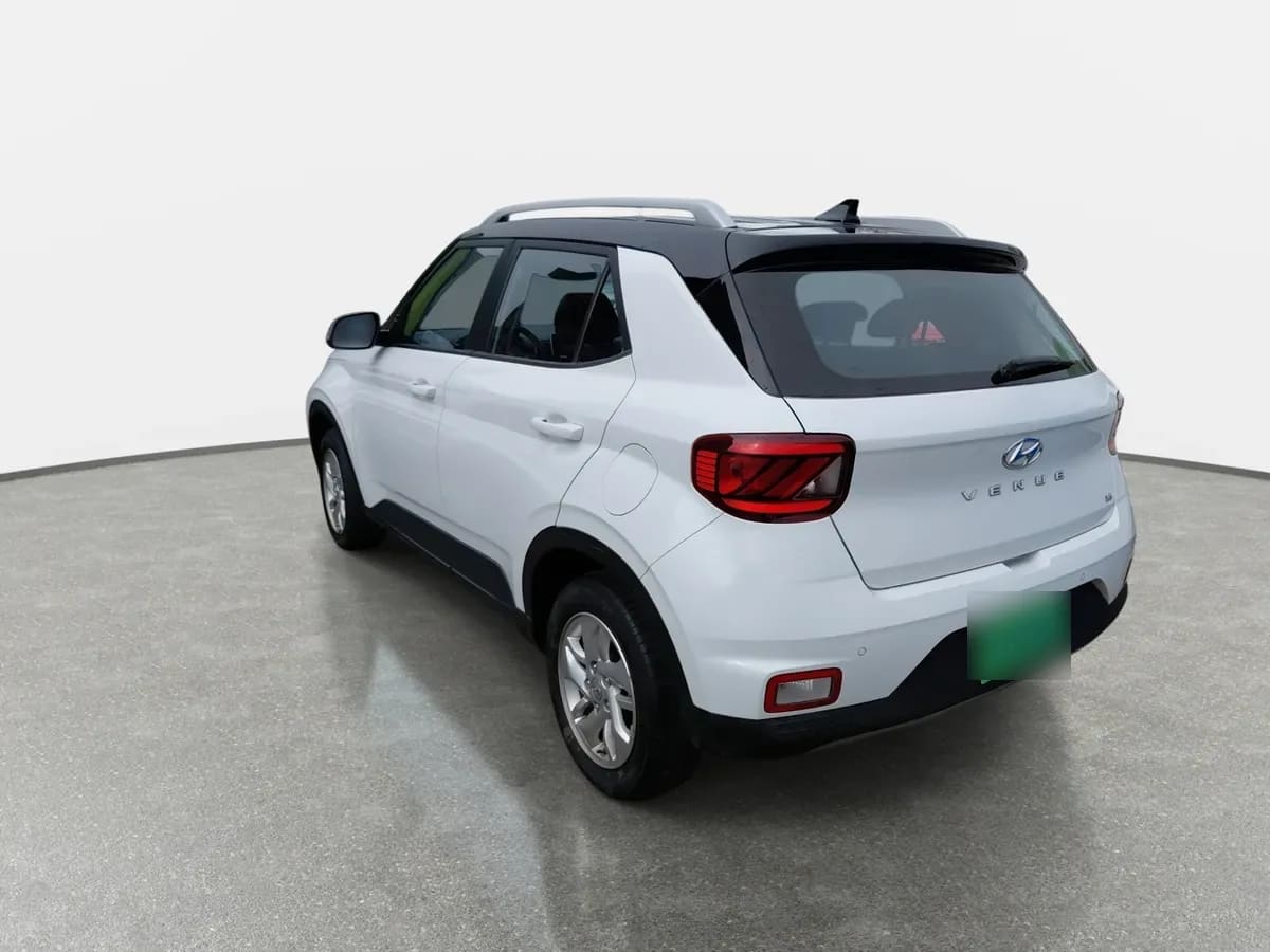 Hyundai Venue 1.6 Qx Plus 4x2 Mt 5p año 2023