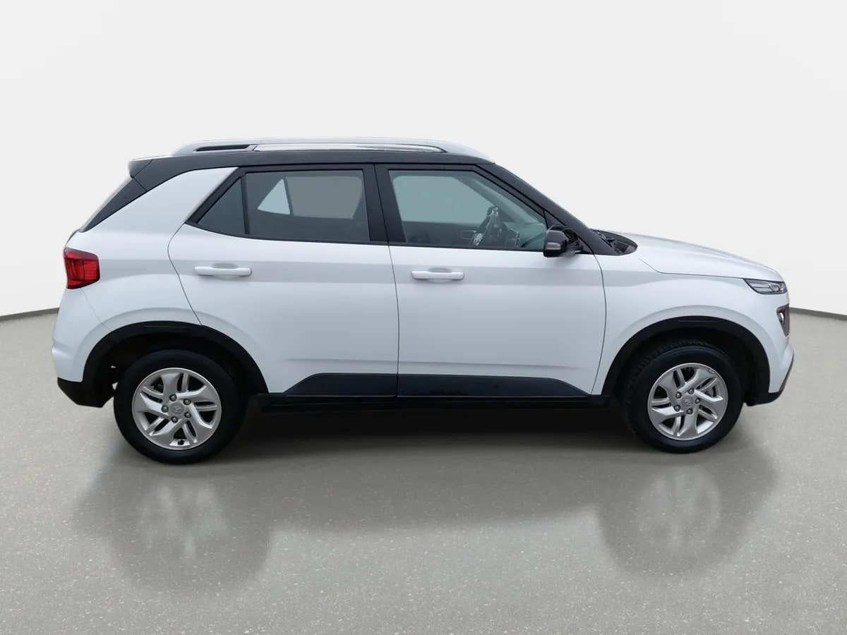 Hyundai Venue 1.6 Qx Plus 4x2 Mt 5p año 2023