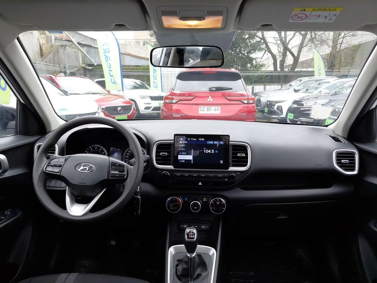 Hyundai Venue 1.6 Qx Plus 4x2 Mt 5p año 2023