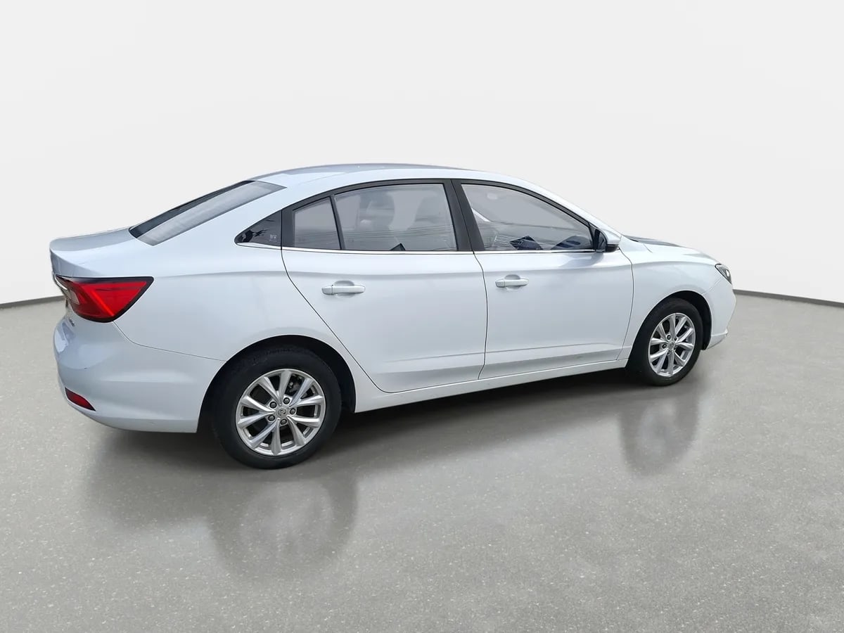 MG 5 1.5 Com 4x2 Mt 4p año 2023