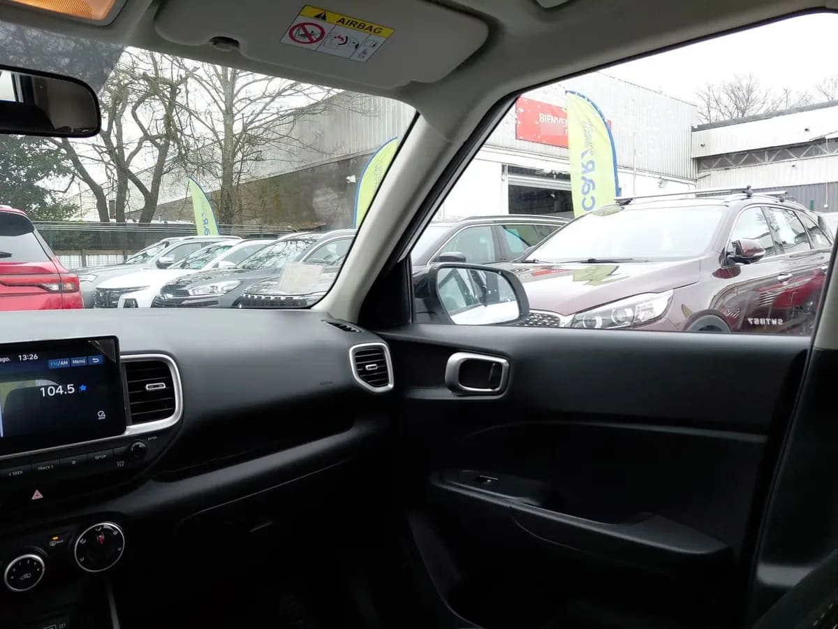 Hyundai Venue 1.6 Qx Plus 4x2 Mt 5p año 2023