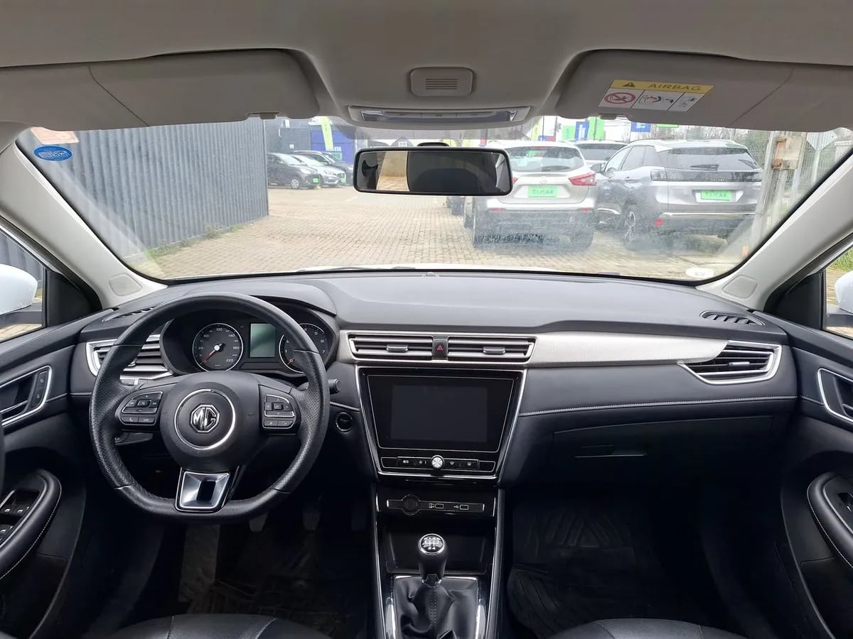 MG 5 1.5 Com 4x2 Mt 4p año 2023