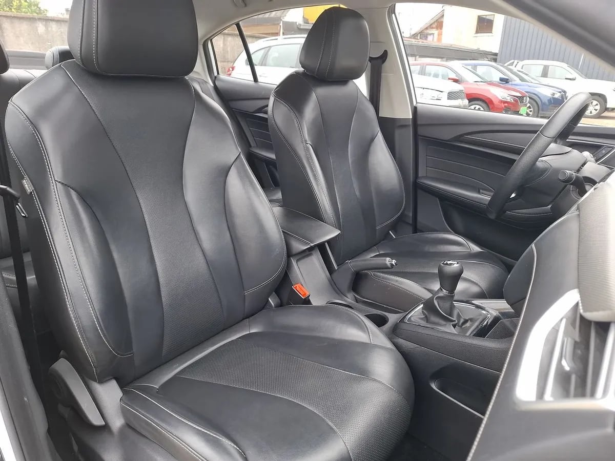MG 5 1.5 Com 4x2 Mt 4p año 2023