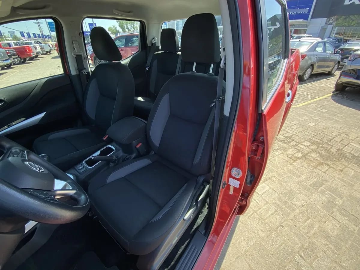 Nissan Navara 2.3d Xe Diesel 4x2 Dob.cab. Mt 4p año 2024