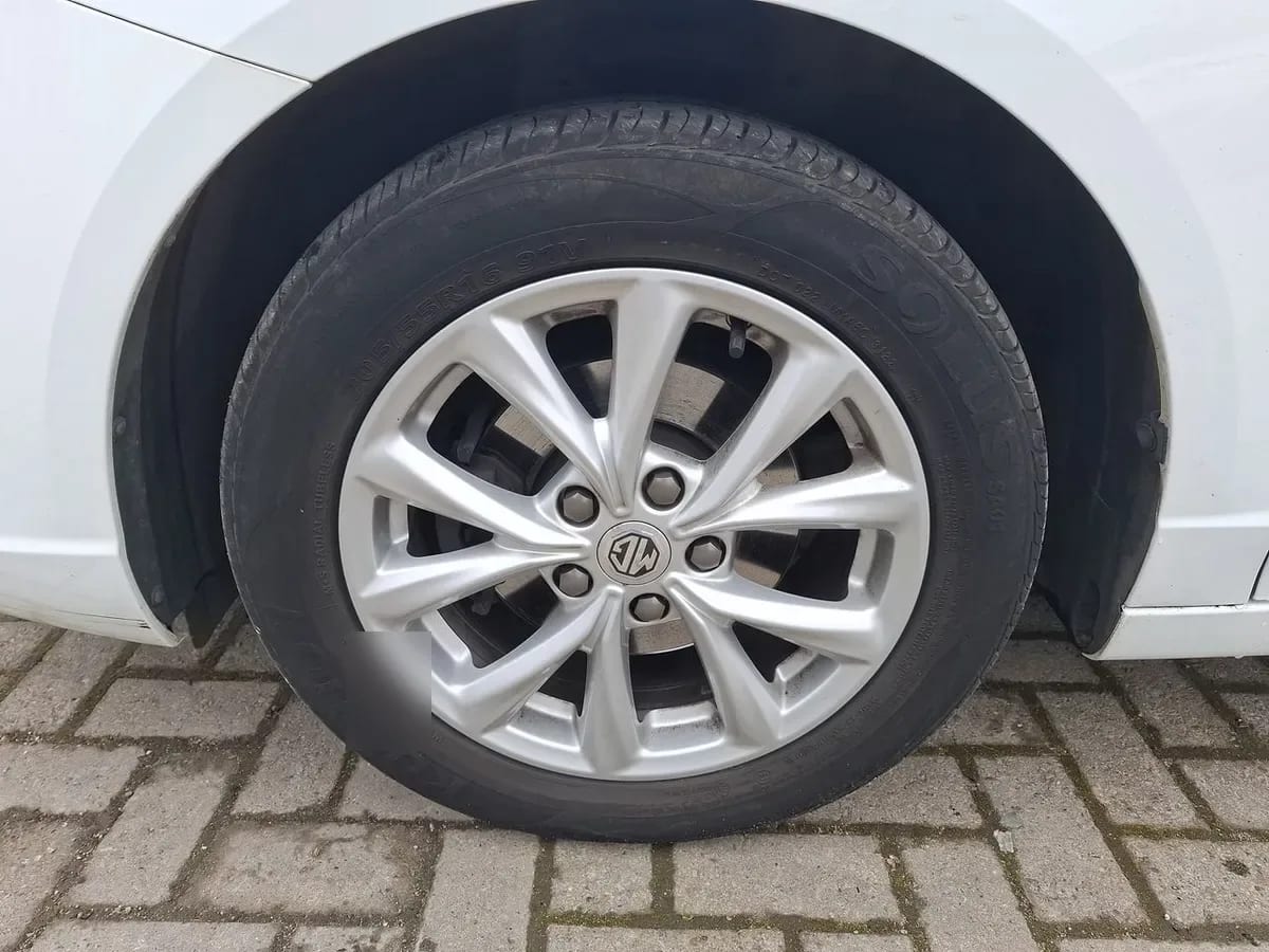 MG 5 1.5 Com 4x2 Mt 4p año 2023