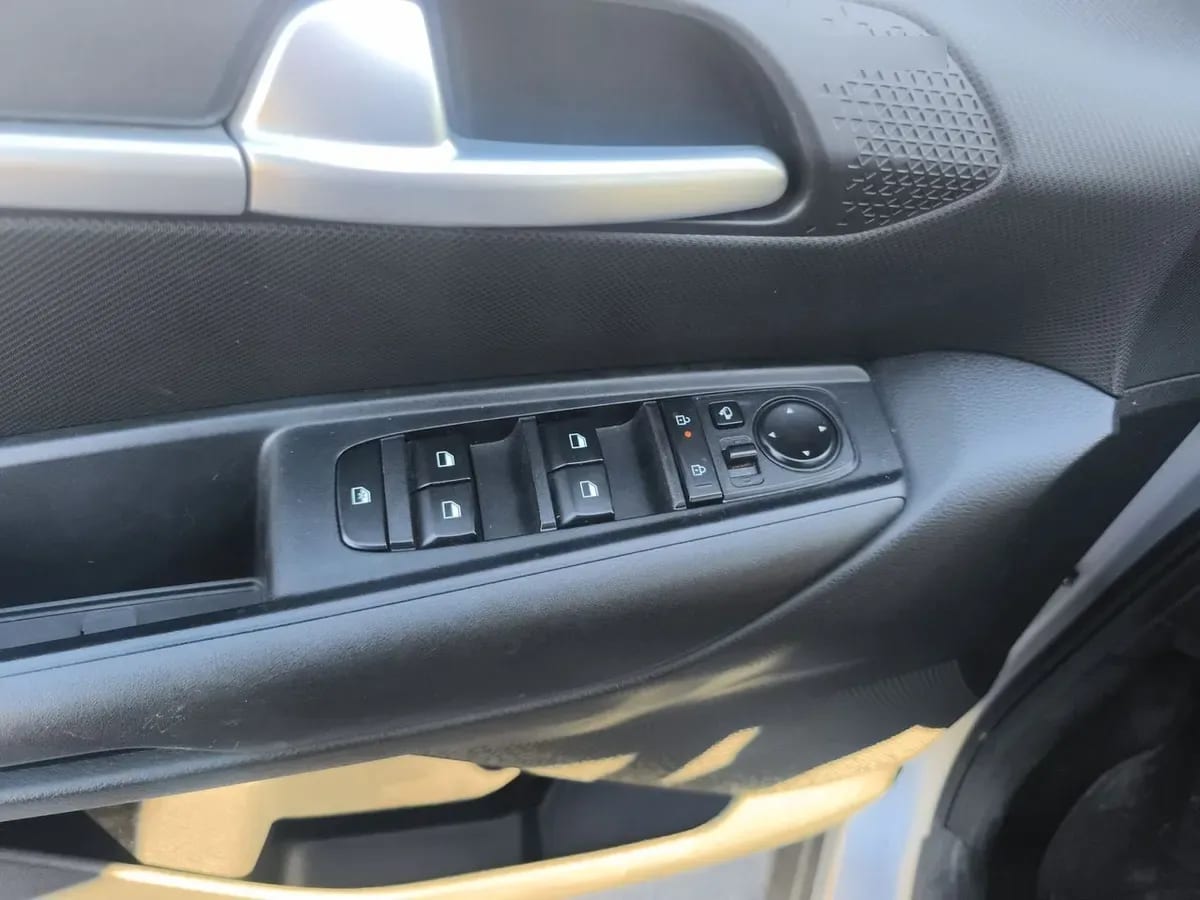 Kia Sonet 1.5 Ex 4x2 Ivt At 5p año 2025
