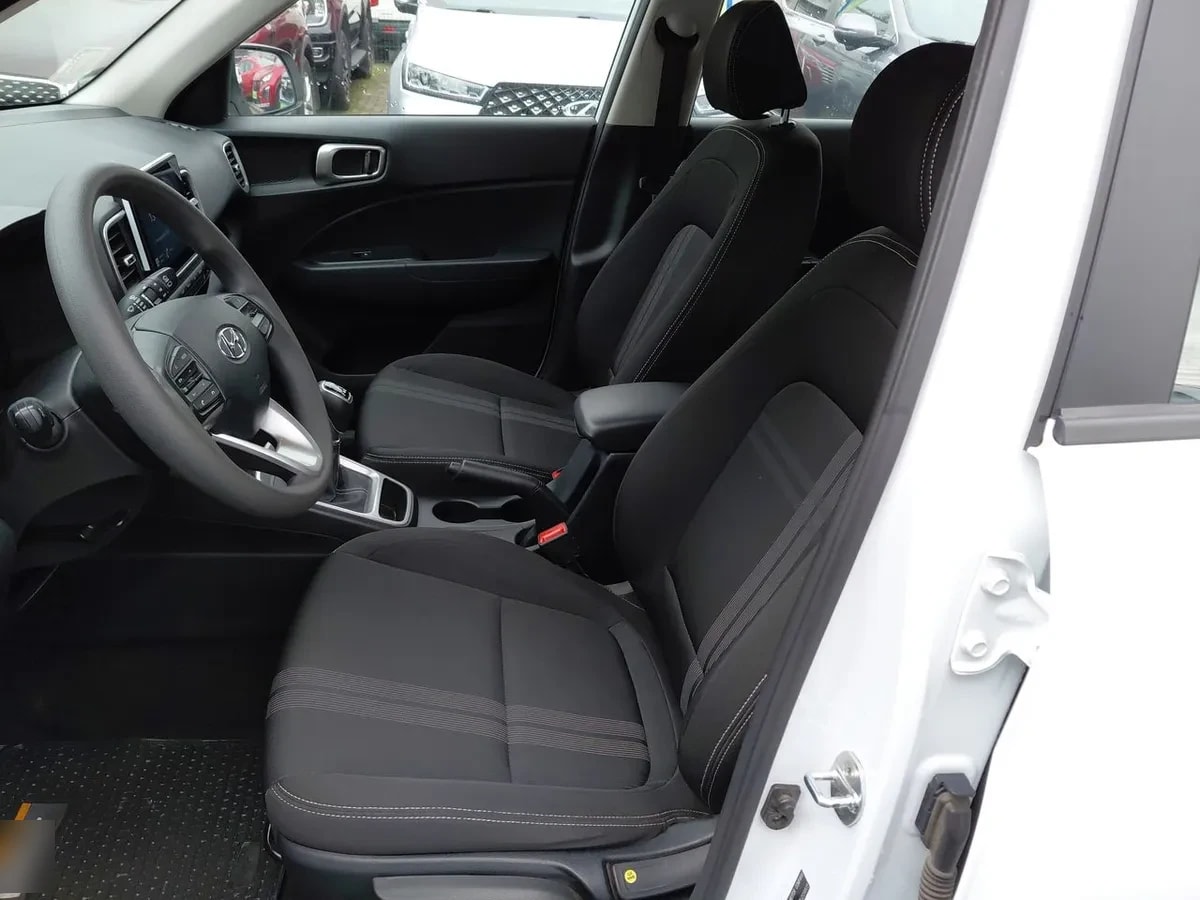 Hyundai Venue 1.6 Qx Plus 4x2 Mt 5p año 2023