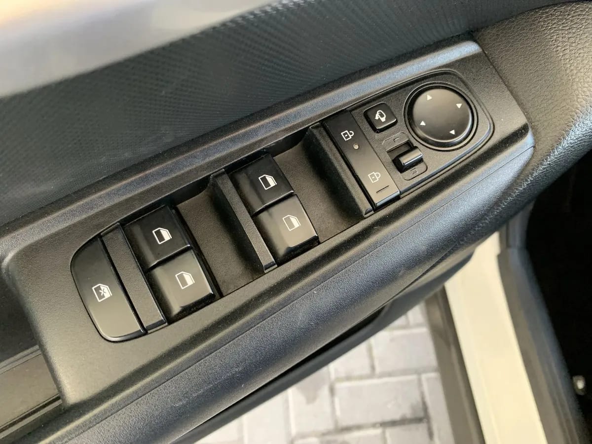 Kia Sonet 1.5 Ex 4x2 Ivt At 5p año 2025