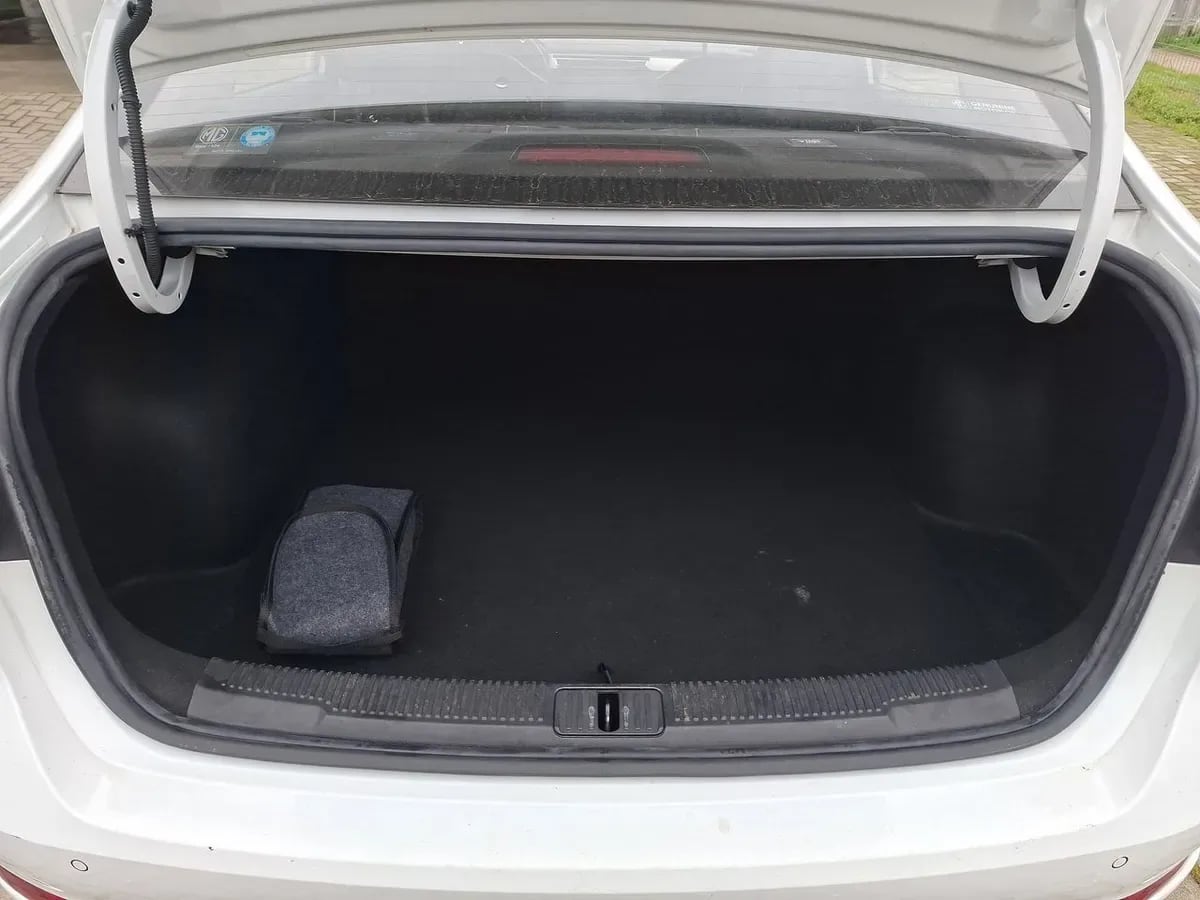 MG 5 1.5 Com 4x2 Mt 4p año 2023