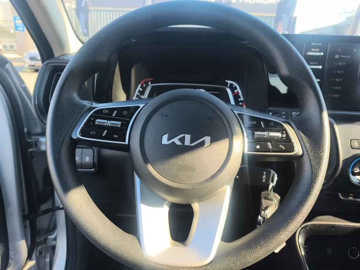 Kia Sonet 1.5 Ex 4x2 Ivt At 5p año 2025
