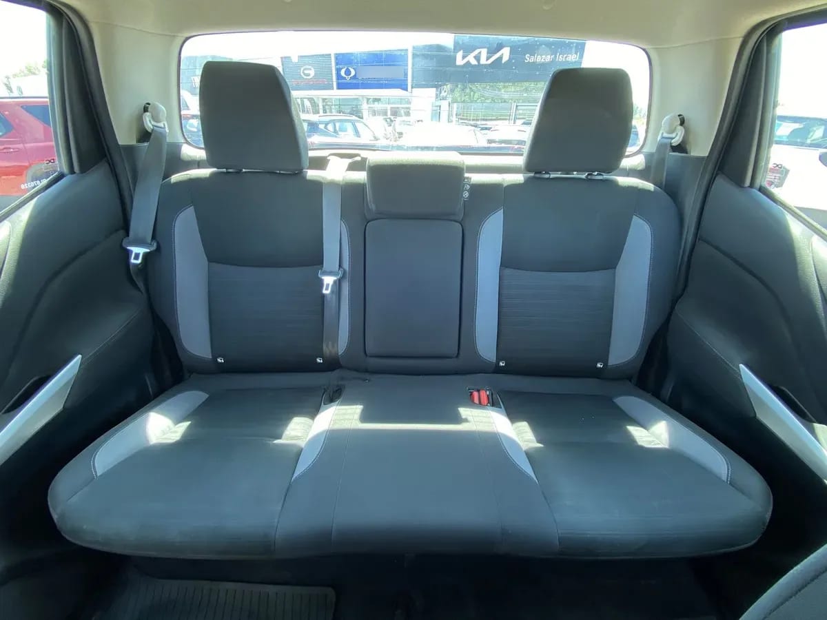 Nissan Navara 2.3d Xe Diesel 4x2 Dob.cab. Mt 4p año 2024
