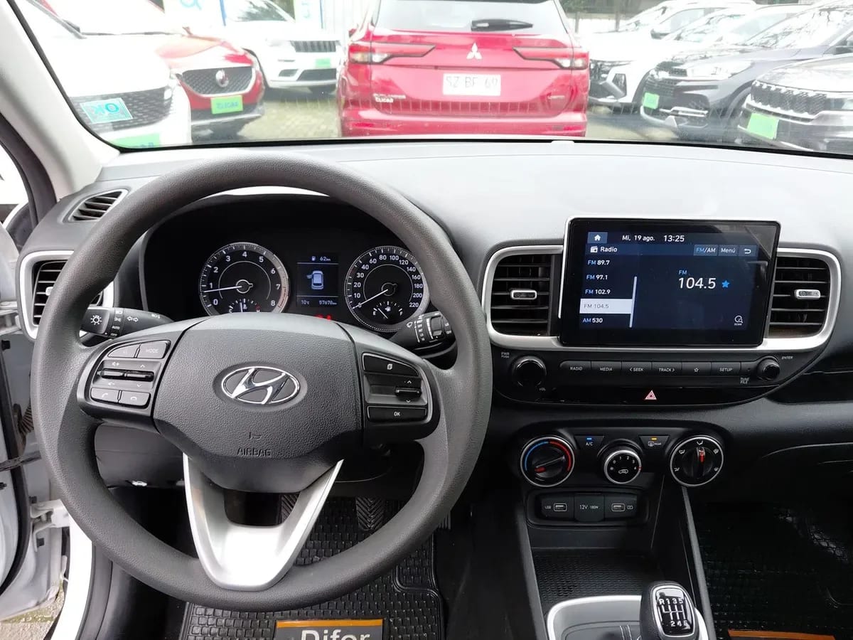Hyundai Venue 1.6 Qx Plus 4x2 Mt 5p año 2023