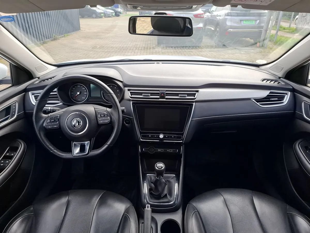 MG 5 1.5 Com 4x2 Mt 4p año 2023