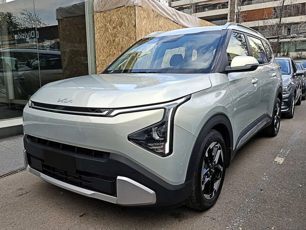 Kia Carens Ex 1.5 At año 2026