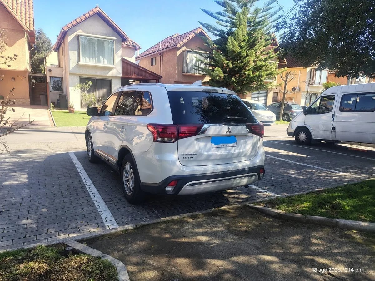 MITSUBISHI OUTLANDER 2.0 Mt año 2019