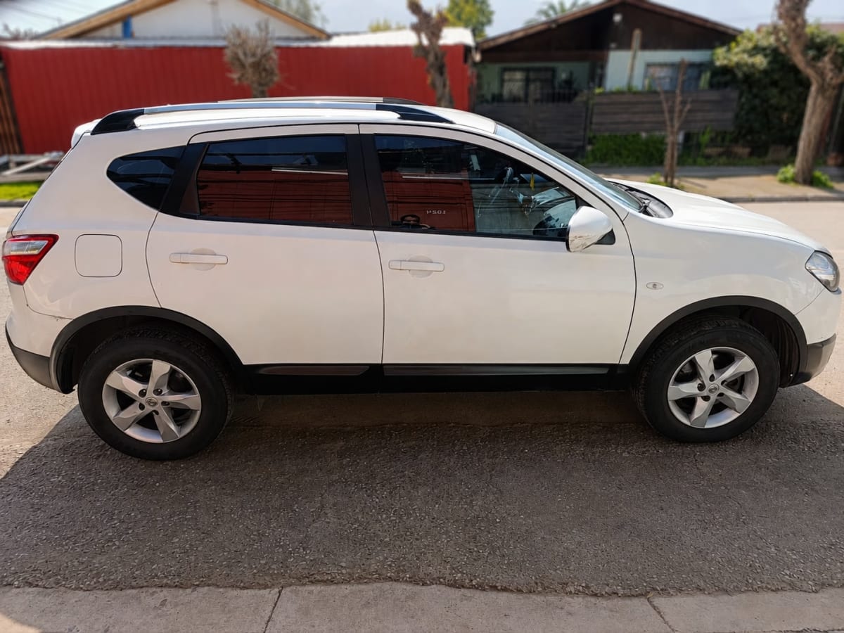 Toyota Qashqai Rav4 Le año 2013