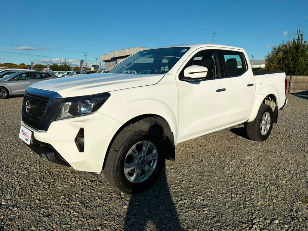 Nissan Navara D Cab 4x4 2.3 At año 2023