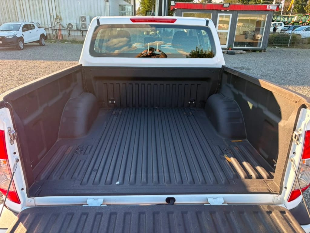 Nissan Navara D Cab 4x4 2.3 At año 2023