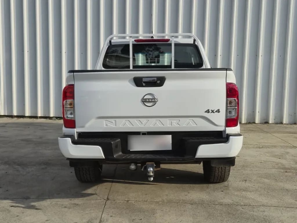 Nissan Navara D Cab Mt 4x4 2.3 Se año 2023