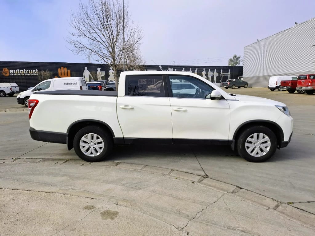 Ssangyong Grand Musso Grand Musso 2.2 4x2 Mt Full-Ql612 año 2023