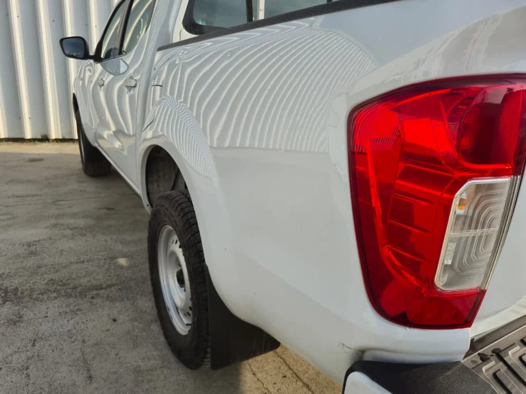 Nissan Navara D Cab Mt 4x4 2.3 Se año 2023