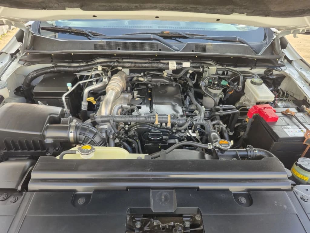 Nissan Navara D Cab Mt 4x4 2.3 Se año 2023