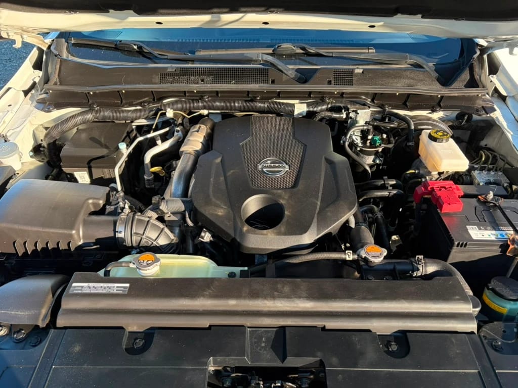 Nissan Navara D Cab 4x4 2.3 At año 2023