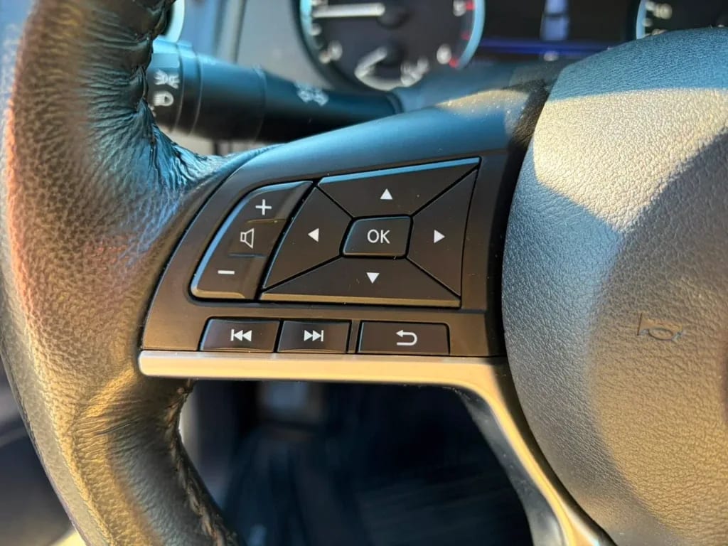 Nissan Navara D Cab 4x4 2.3 At año 2023