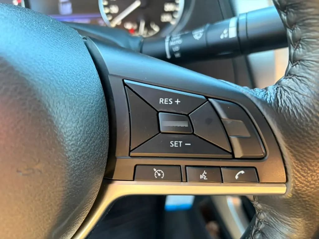 Nissan Navara D Cab 4x4 2.3 At año 2023