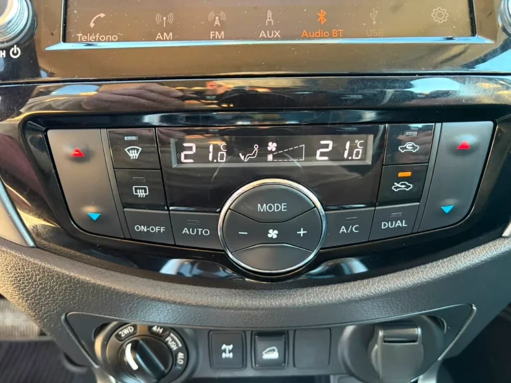 Nissan Navara D Cab 4x4 2.3 At año 2023