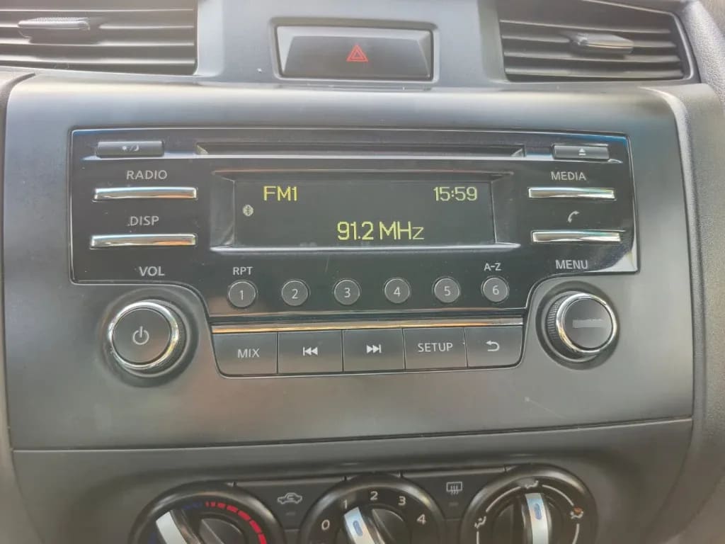 Nissan Navara D Cab Mt 4x4 2.3 Se año 2023