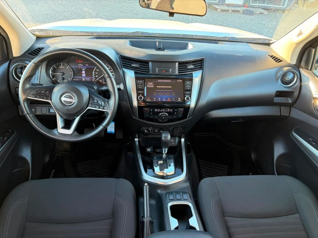 Nissan Navara D Cab 4x4 2.3 At año 2023