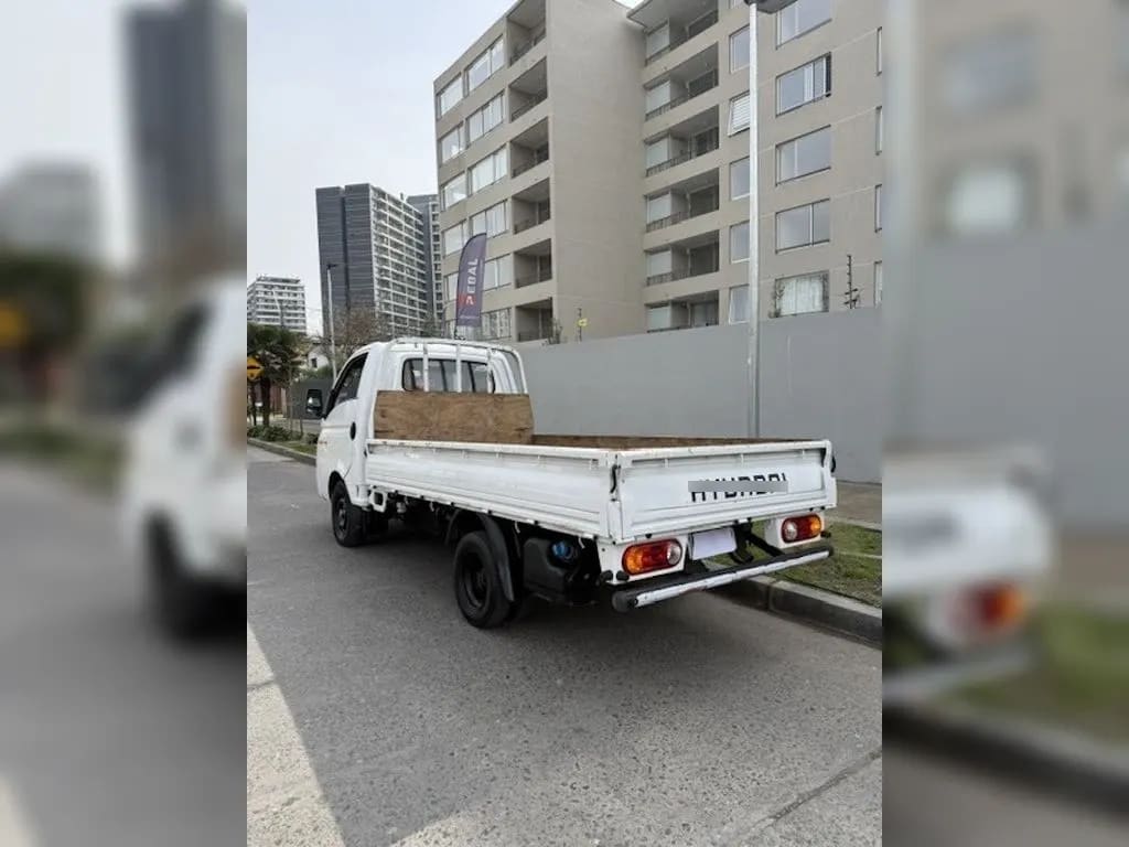 Hyundai Porter 2.5 Crdi Diesel Gls 4x2 Chassis Ac 6mt 2p año 2024