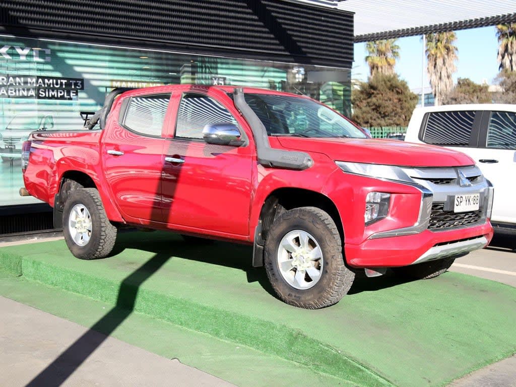Mitsubishi L200 Katana 2.4 4x4 Mt año 2023