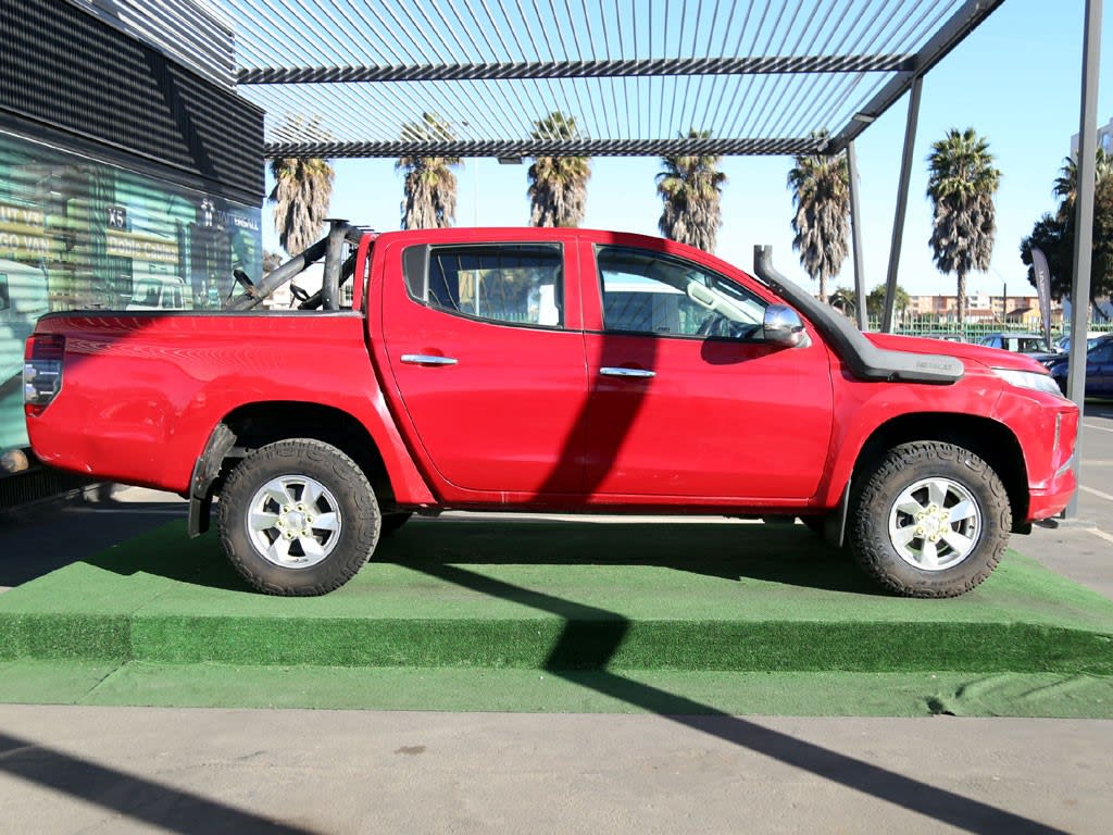 Mitsubishi L200 Katana 2.4 4x4 Mt año 2023