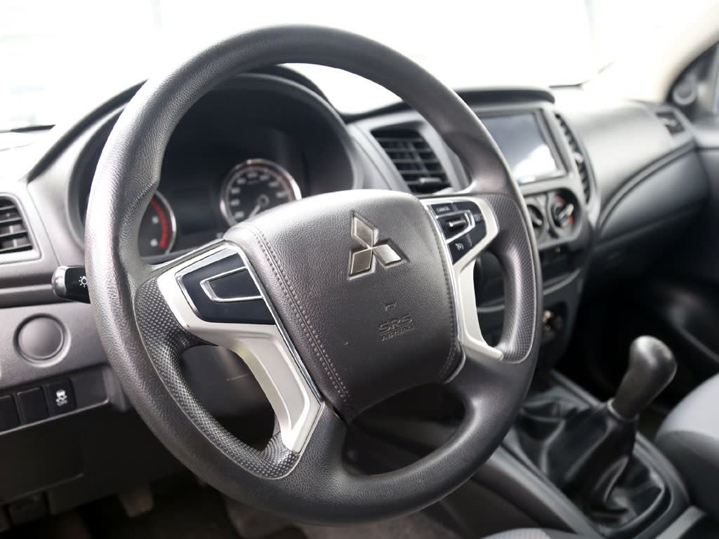 Mitsubishi L200 L200 Katana 4x2 Diesel año 2023