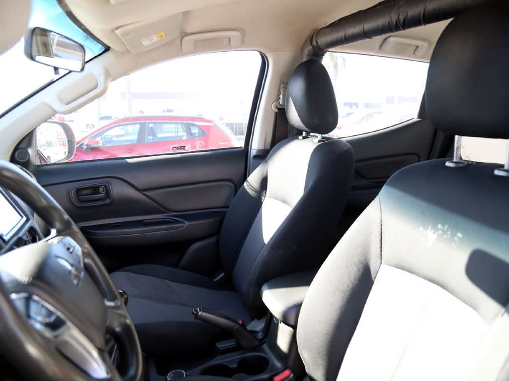 Mitsubishi L200 Katana 2.4 4x4 Mt año 2023