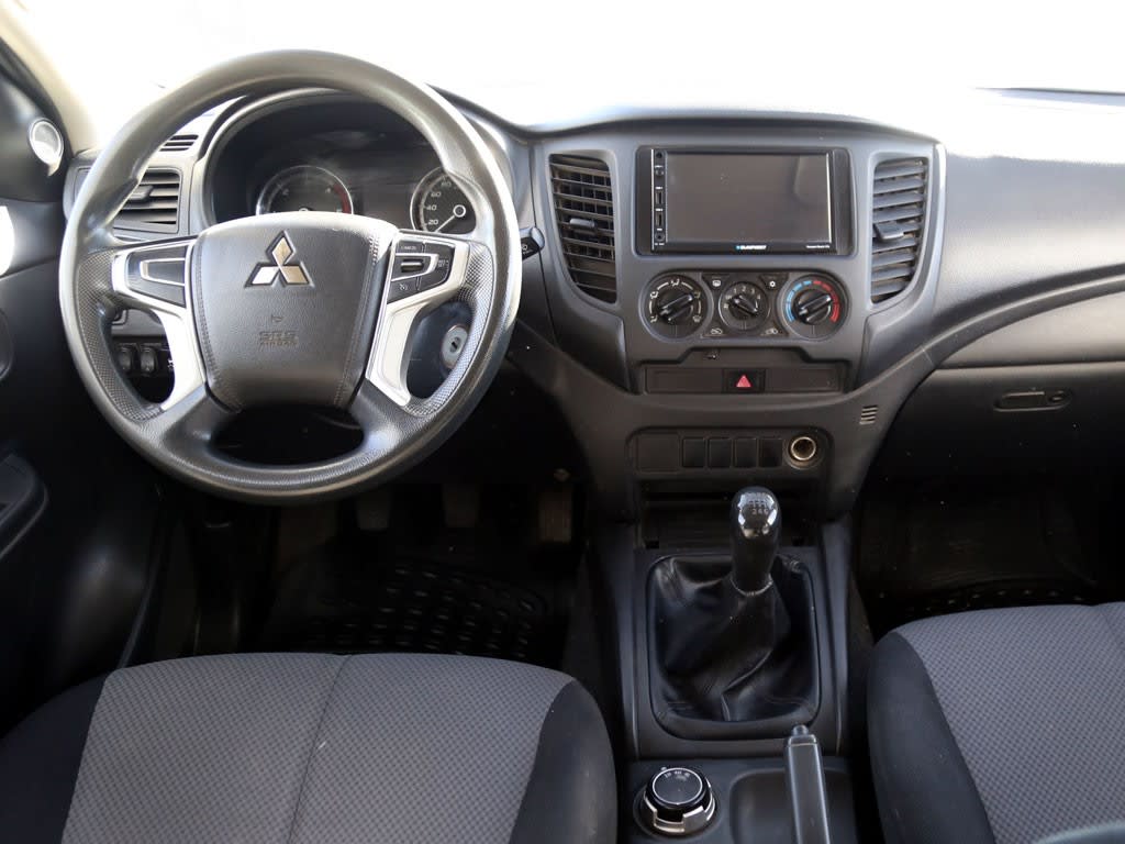 Mitsubishi L200 Katana 2.4 4x4 Mt año 2023