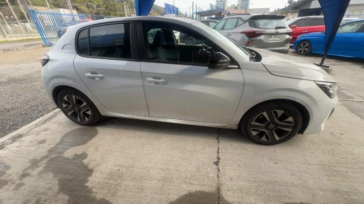 Peugeot 208 1.2 Puretech Allure Pack 100 4x2 Mt 5p año 2024