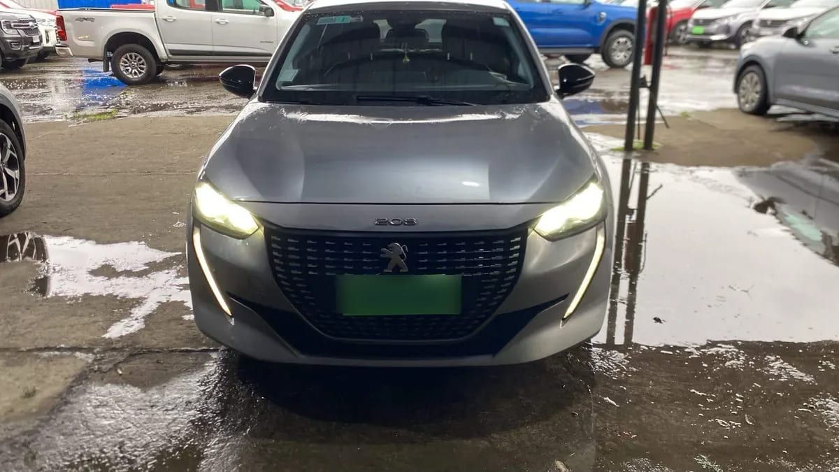 Peugeot 208 1.2 Puretech Allure Pack 130 4x2 Eat8 5p año 2023