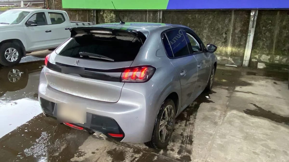 Peugeot 208 1.2 Puretech Allure Pack 130 4x2 Eat8 5p año 2023