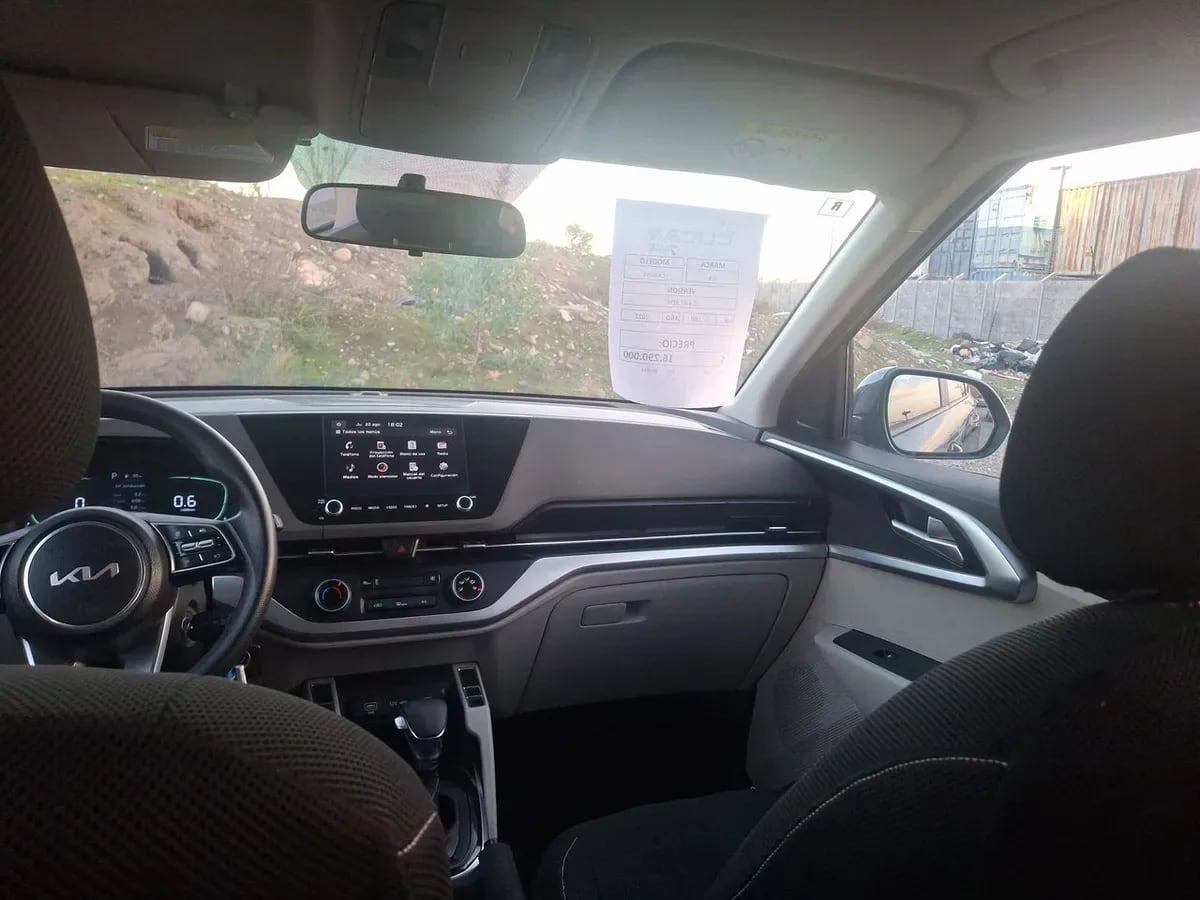 Kia Carens 1.4l Ex Turbo-Gdi Full 4x2 7dct At 5p año 2022