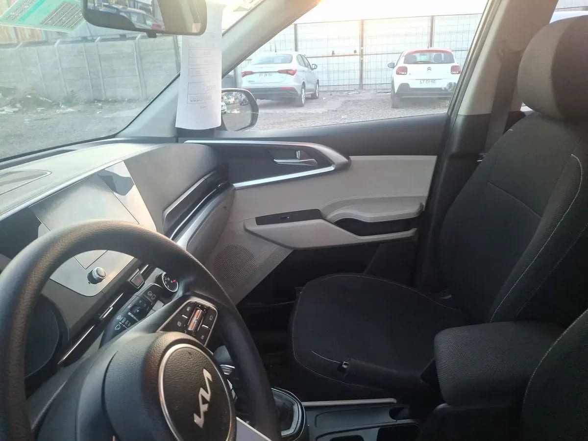 Kia Carens 1.4l Ex Turbo-Gdi Full 4x2 7dct At 5p año 2022